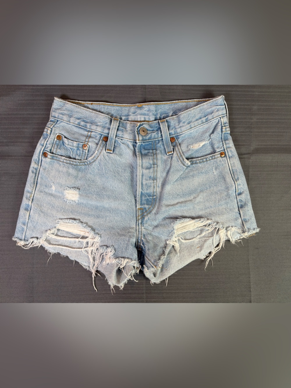 Levi’s 501 Original Cutoff Denim Shorts Women’s 25 Light Wash Distressed Raw Hem